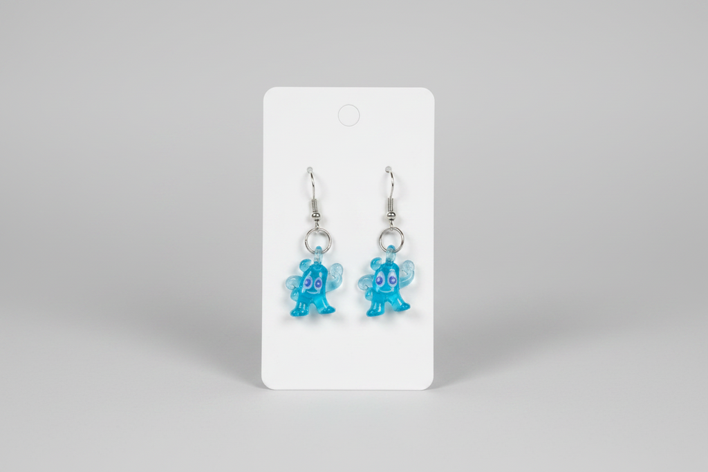 Bonitos pendientes con figuras de cristal de color aguamarina