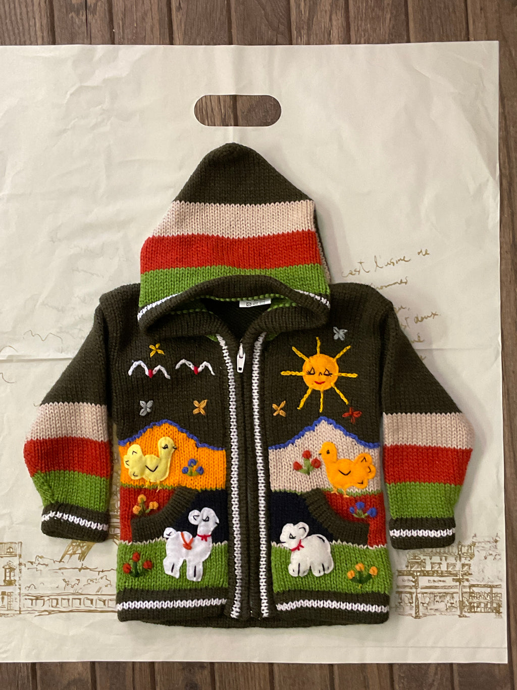 Suéter tipo cárdigan tejido a mano para niños