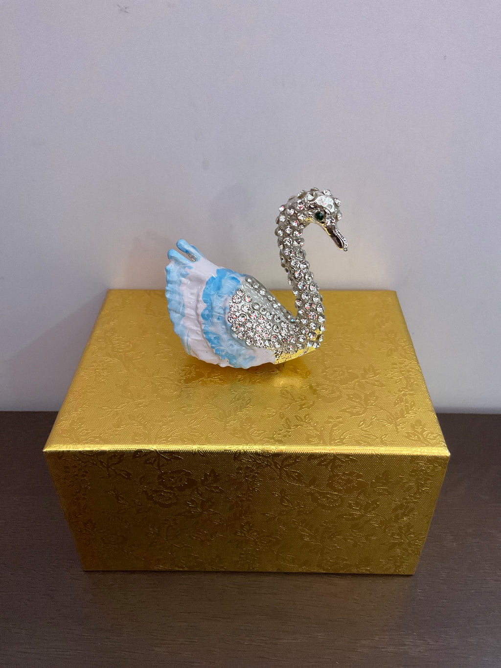 Joyero con baratijas