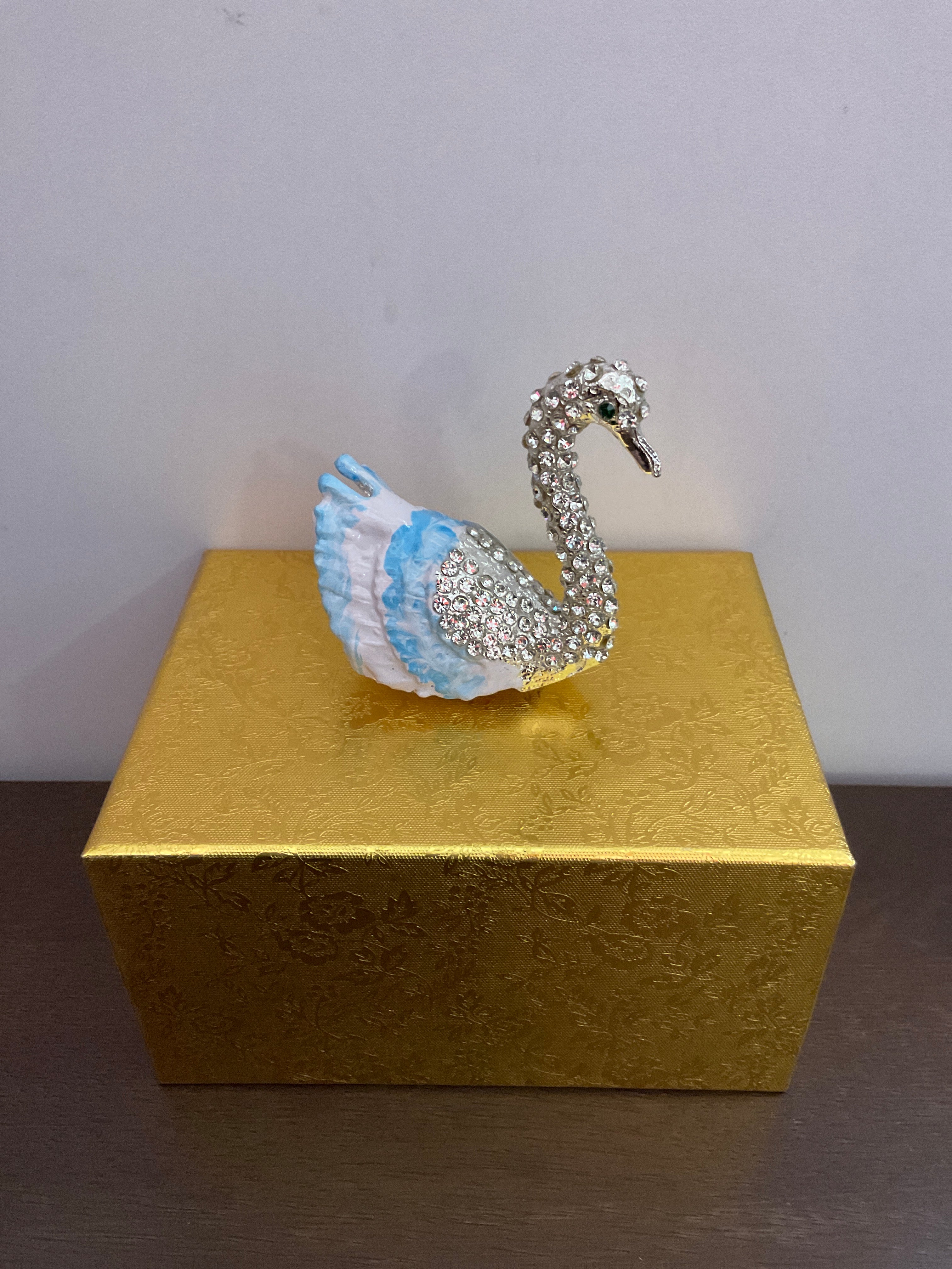 Joyero con baratijas