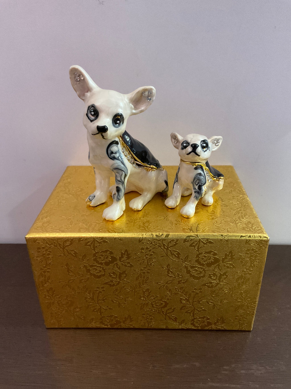 Joyero con baratijas