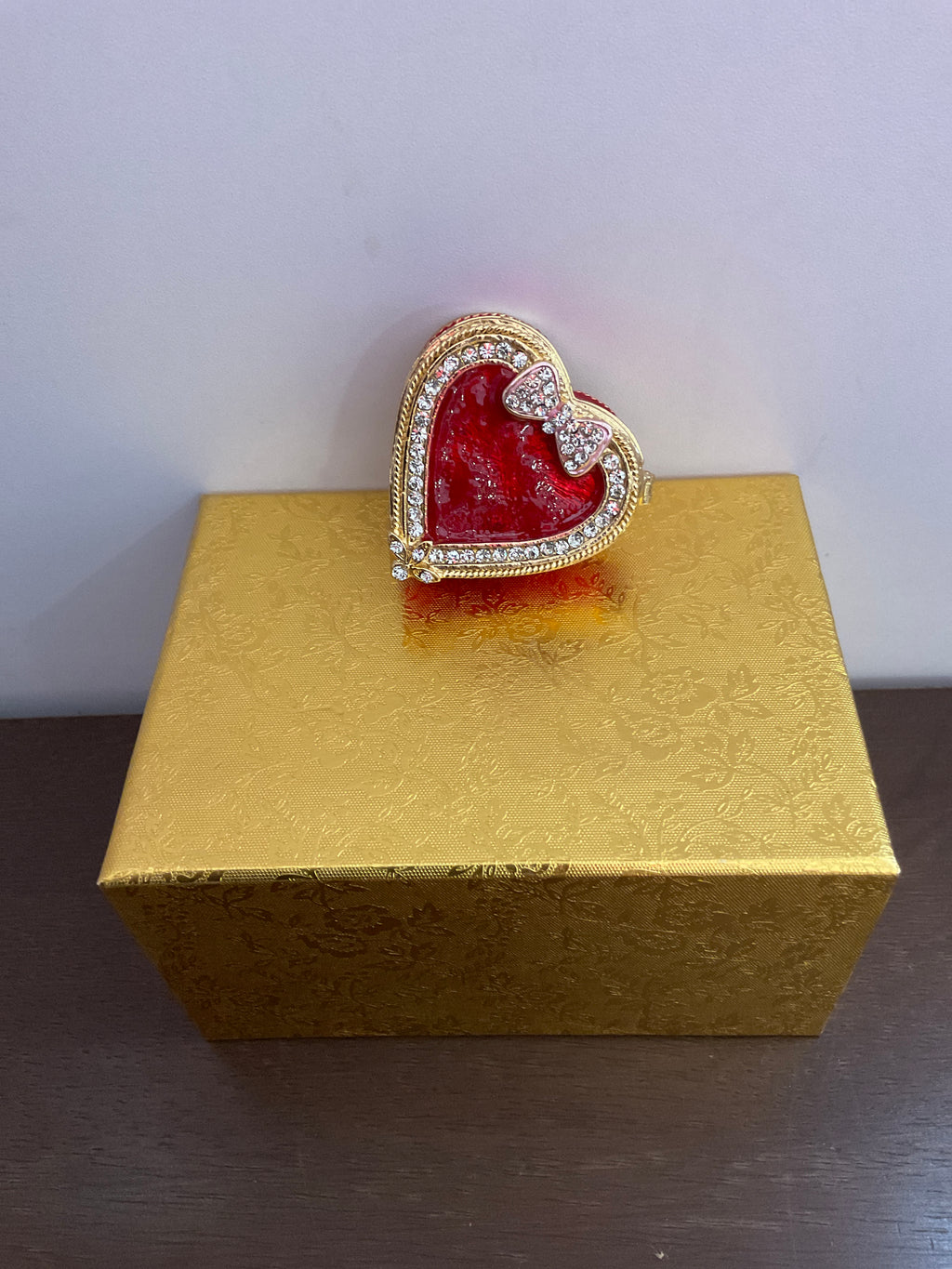 Joyero con baratijas