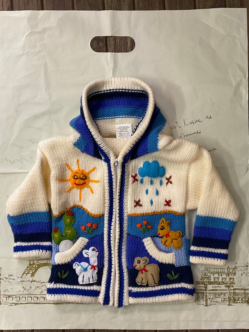 Suéter tipo cárdigan tejido a mano para niños