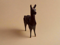Llama tallada en madera de caoba (20cm)