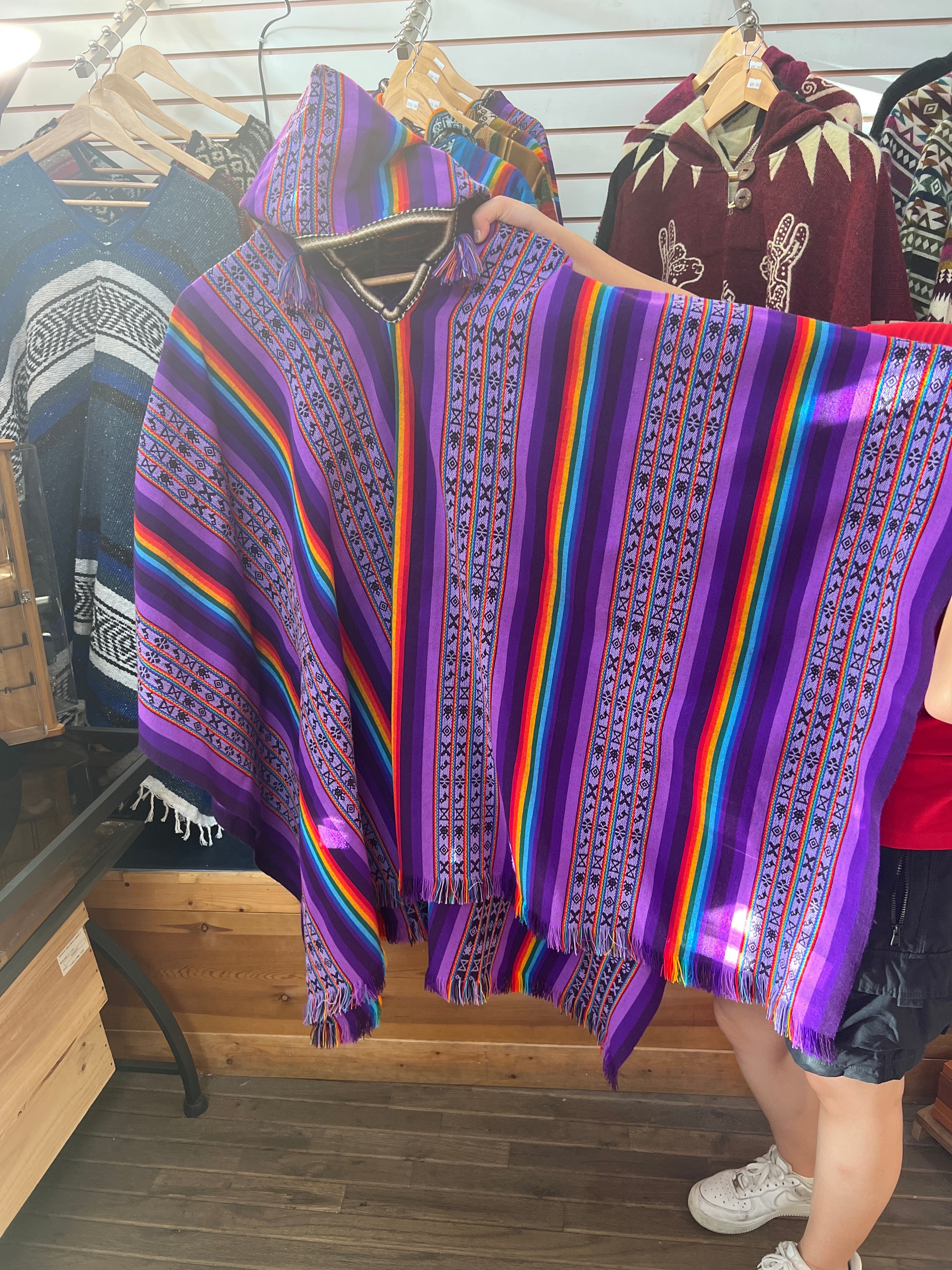 Poncho acrílico con capucha