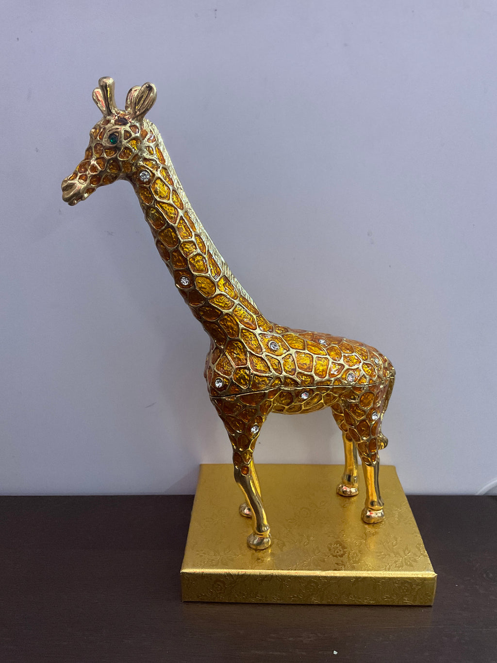 Joyero con baratijas