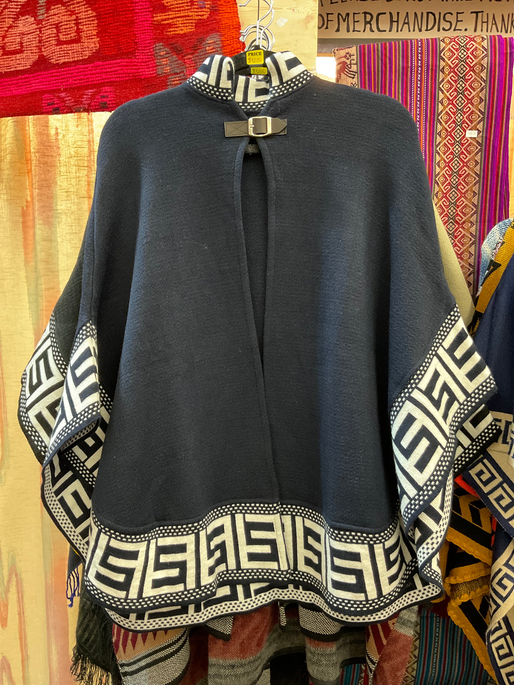 Poncho con cinturón para mujer