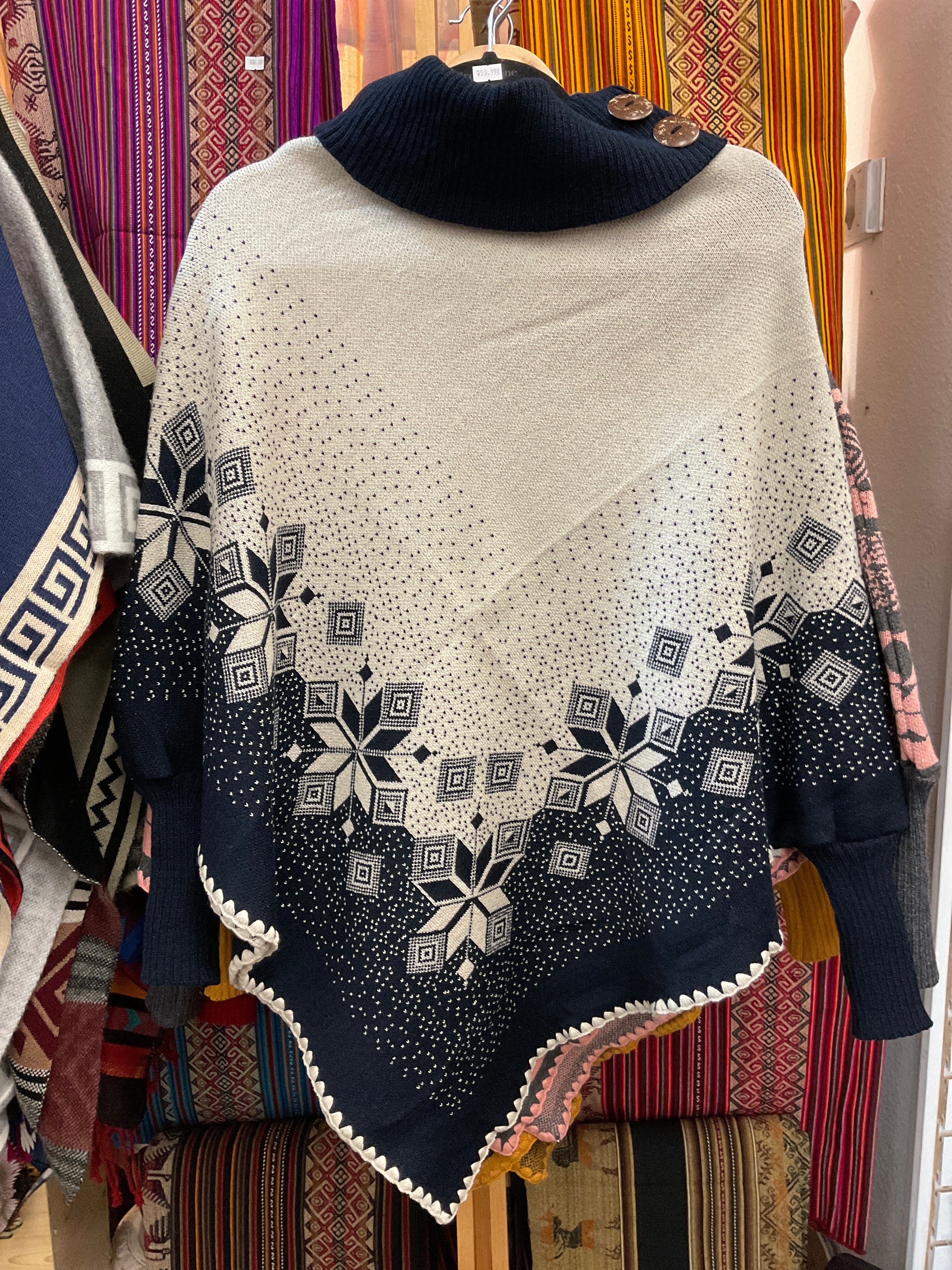 Poncho con mangas para mujer