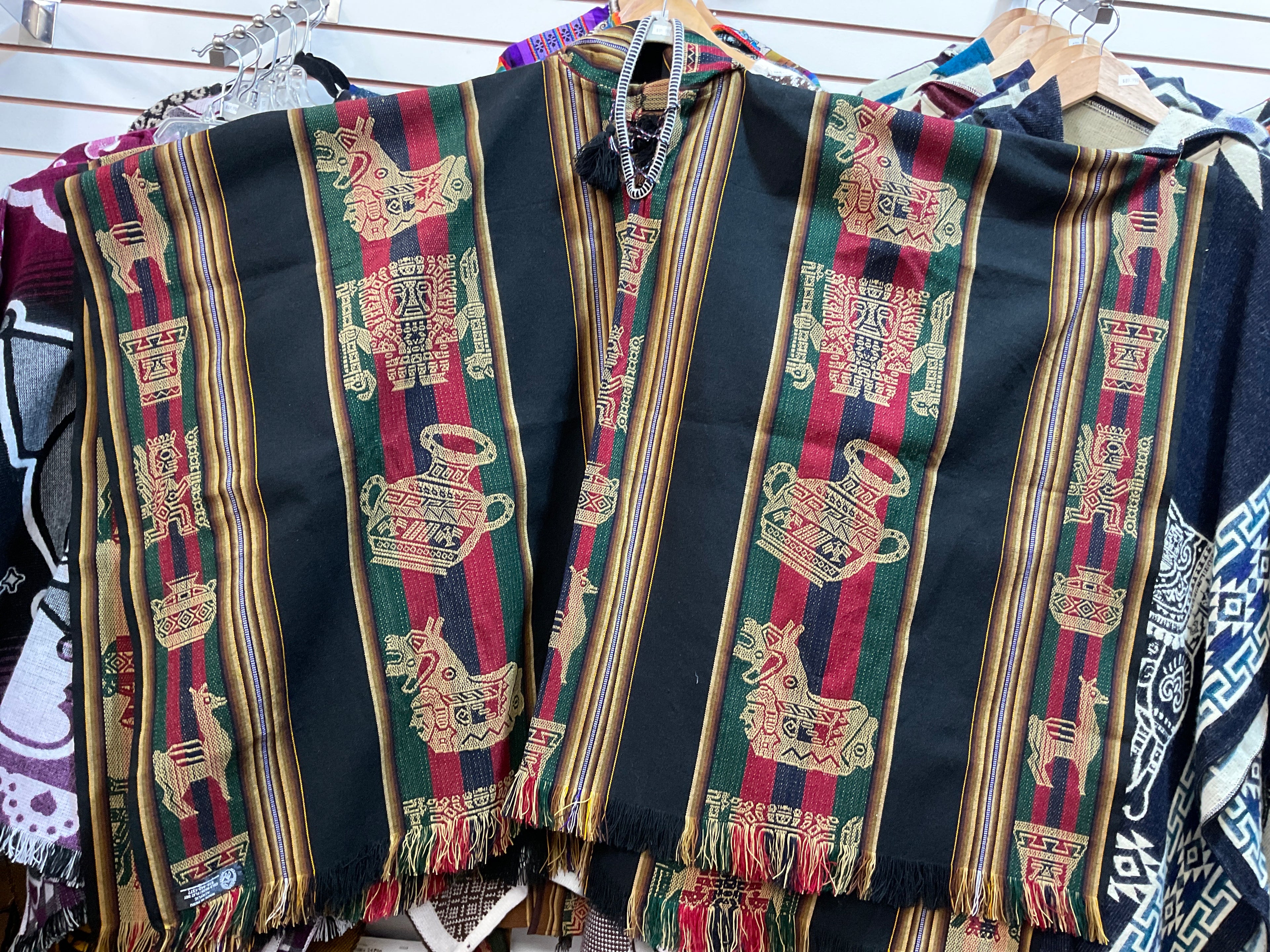 Poncho acrílico con capucha