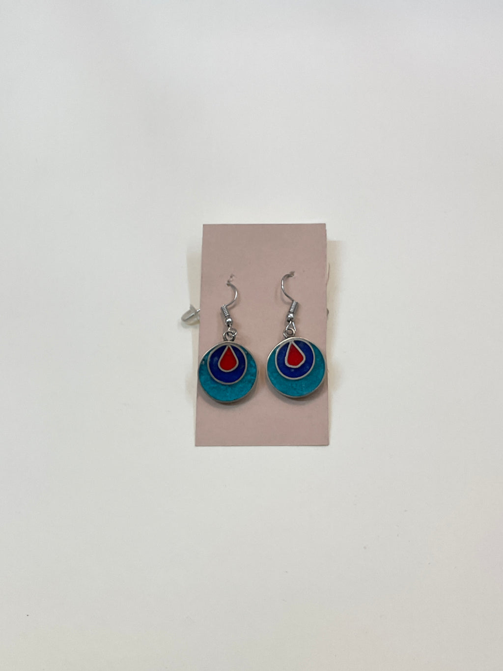 Pendientes de piedra tallada