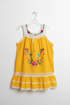 Vestido infantil bordado a mano