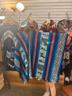 Poncho acrílico con capucha