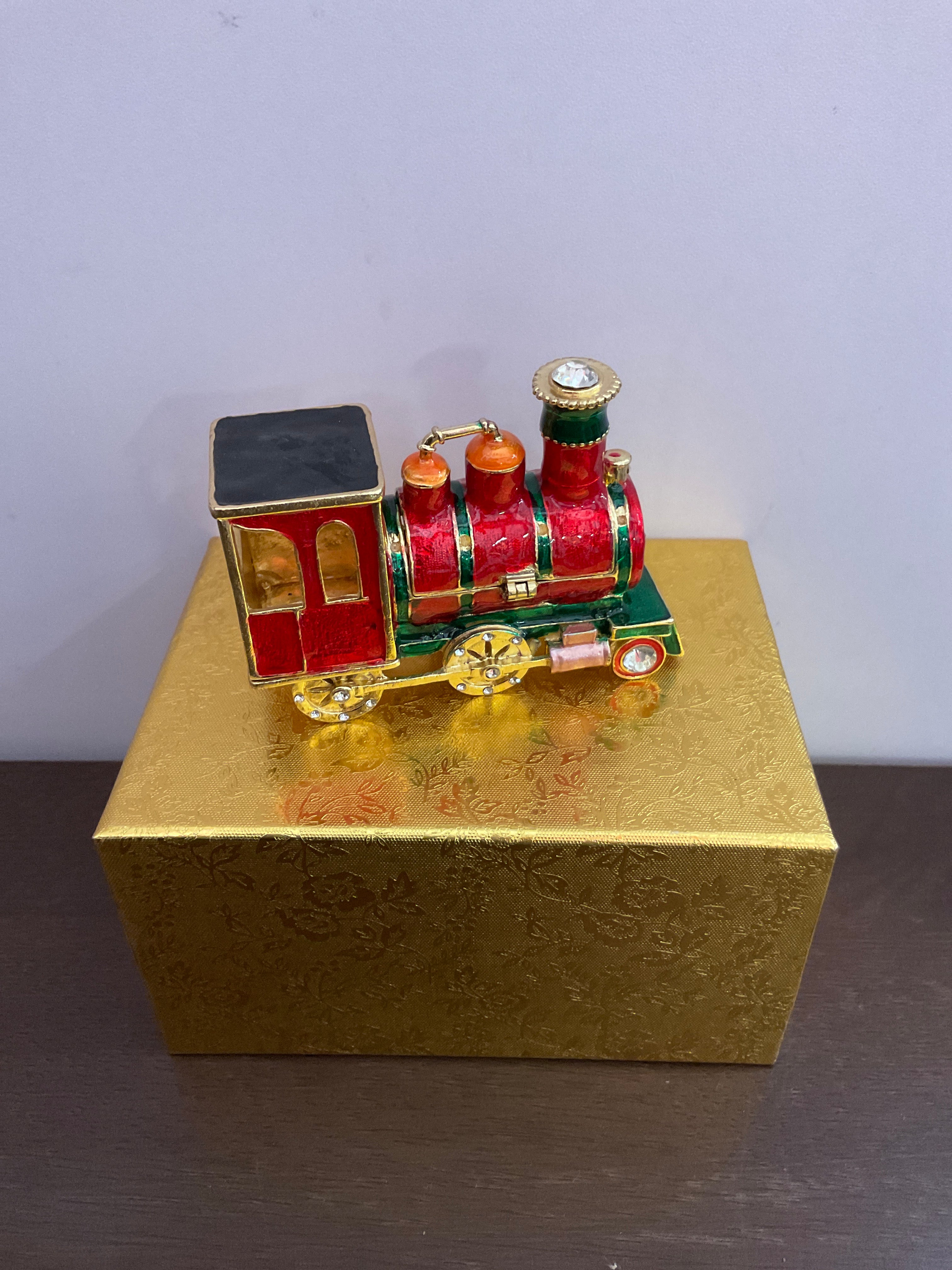 Joyero con baratijas