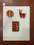 Imanes de madera con textiles andinos