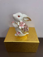 Joyero con baratijas