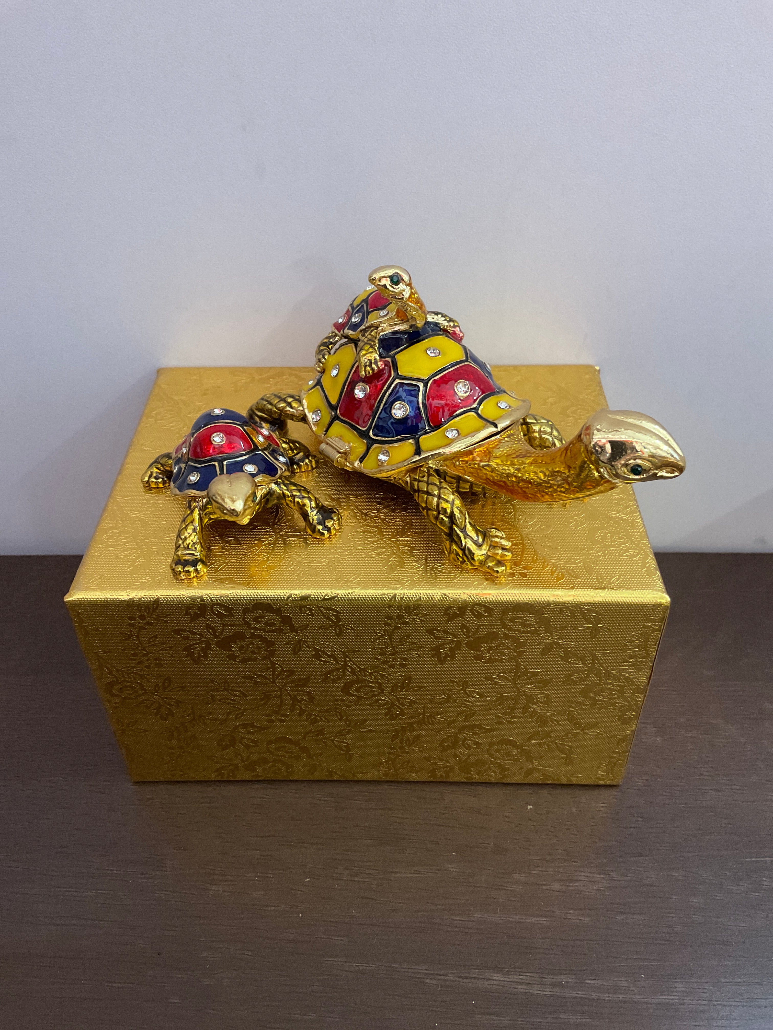 Joyero con baratijas