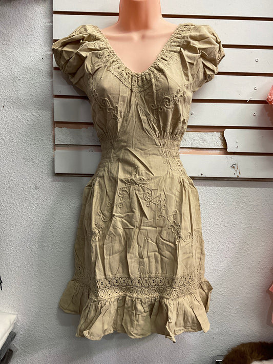 Escote Corto Dress