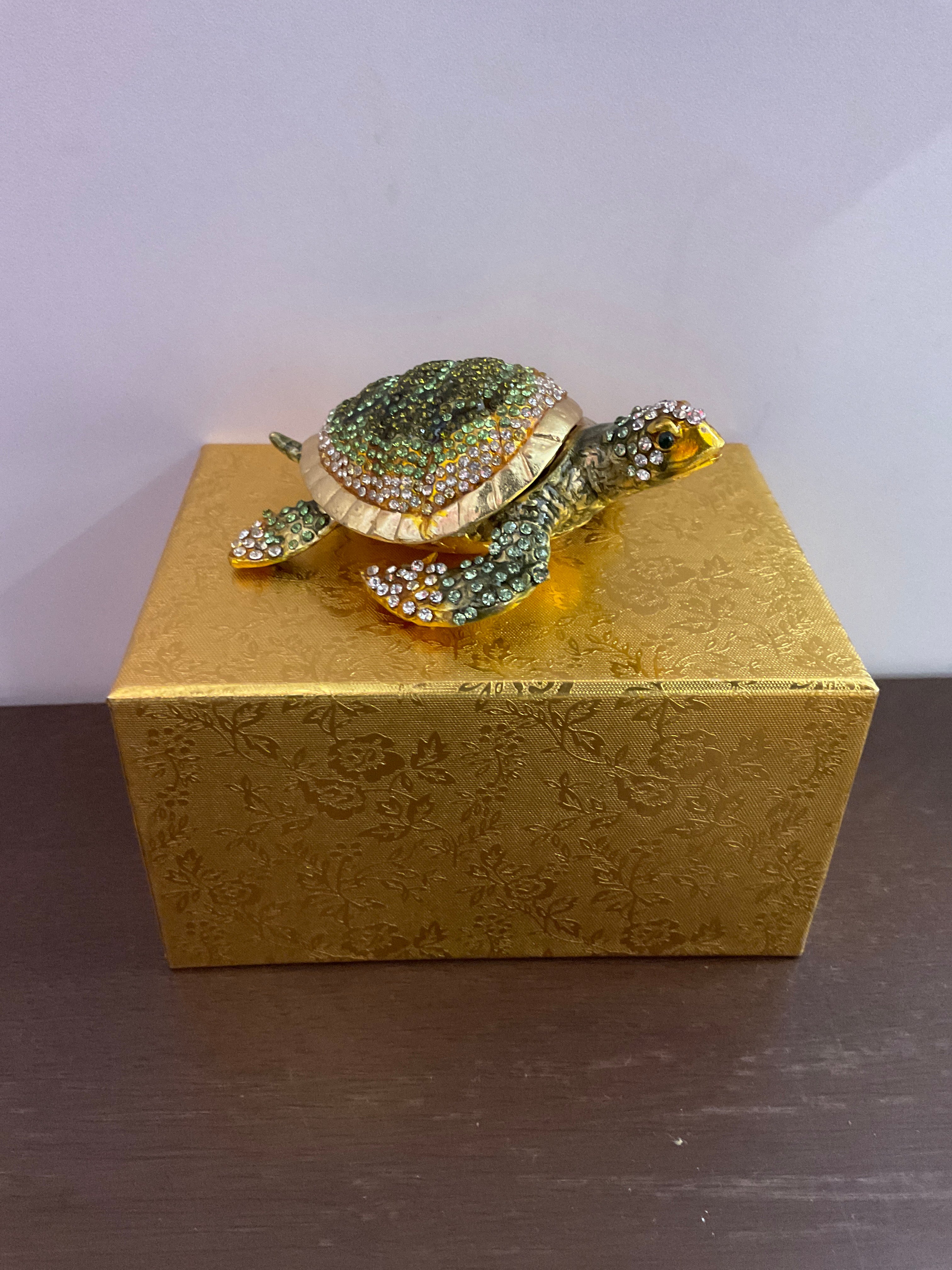 Joyero con baratijas