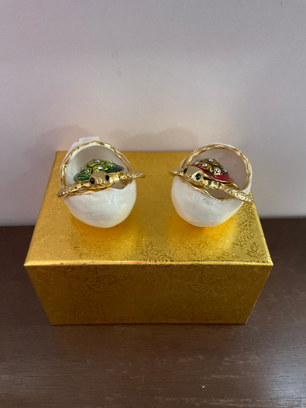 Joyero con baratijas