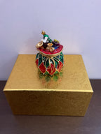 Joyero con baratijas