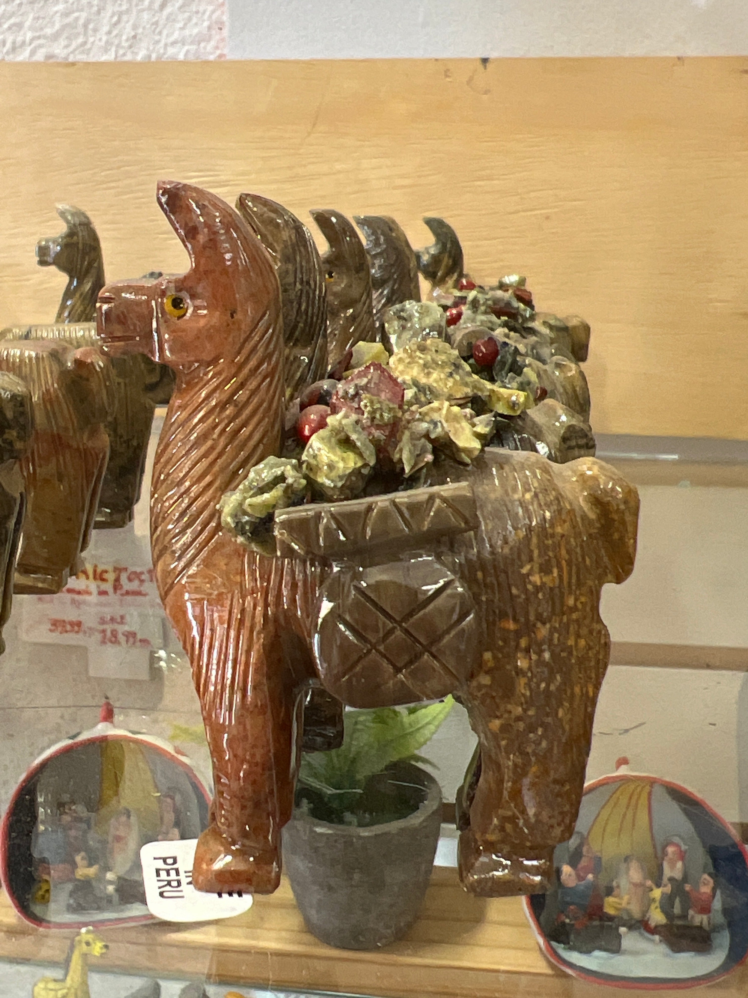 Llama tallada en piedra mineral