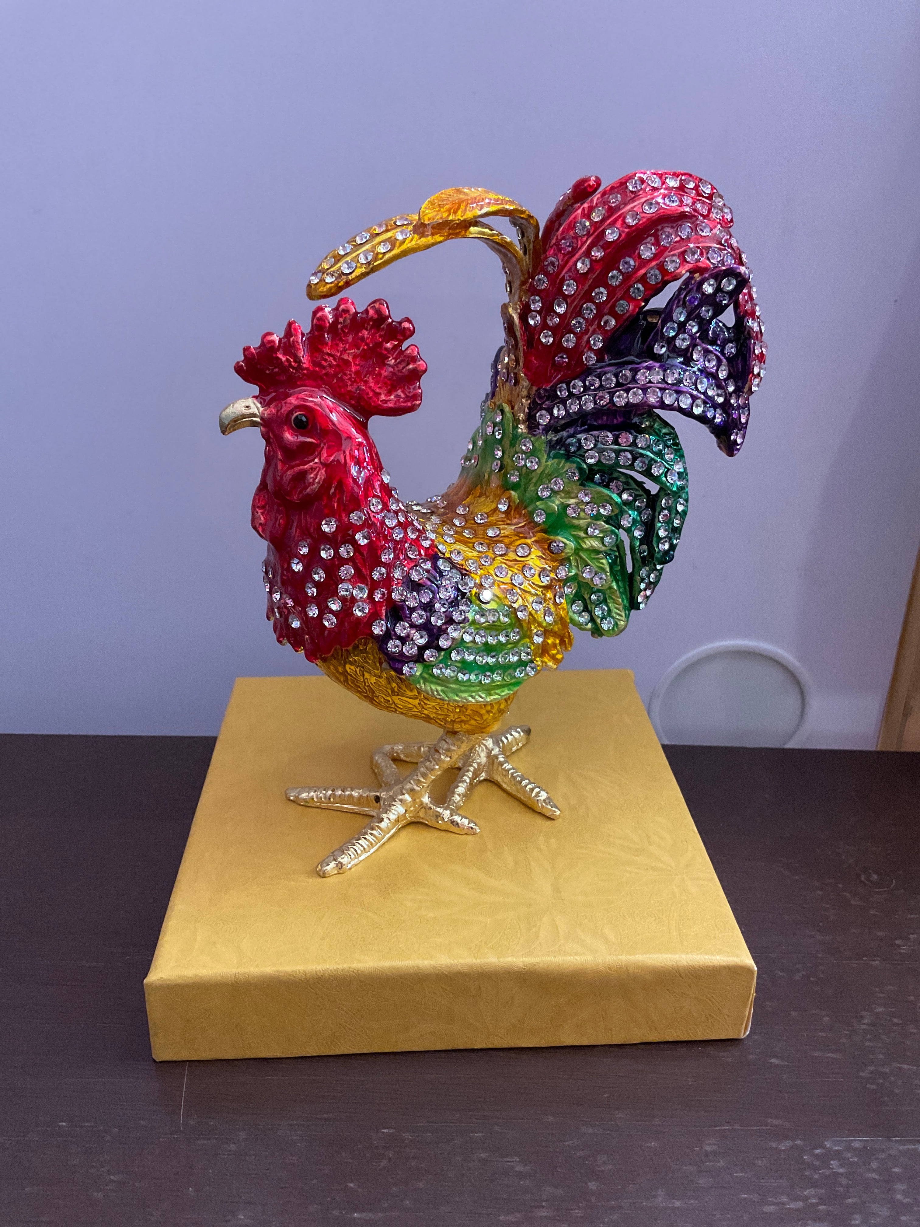 Joyero con baratijas