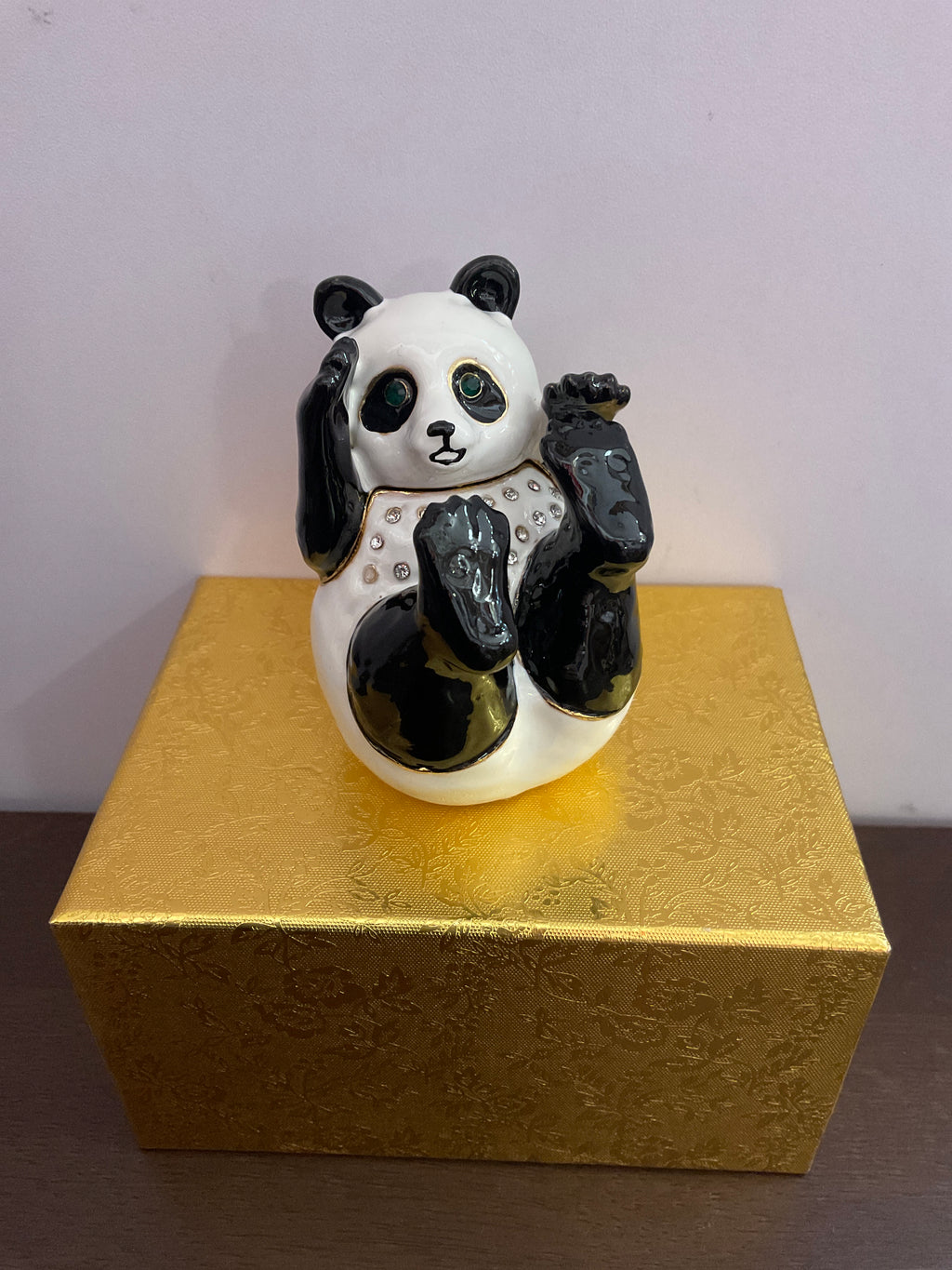 Joyero con baratijas