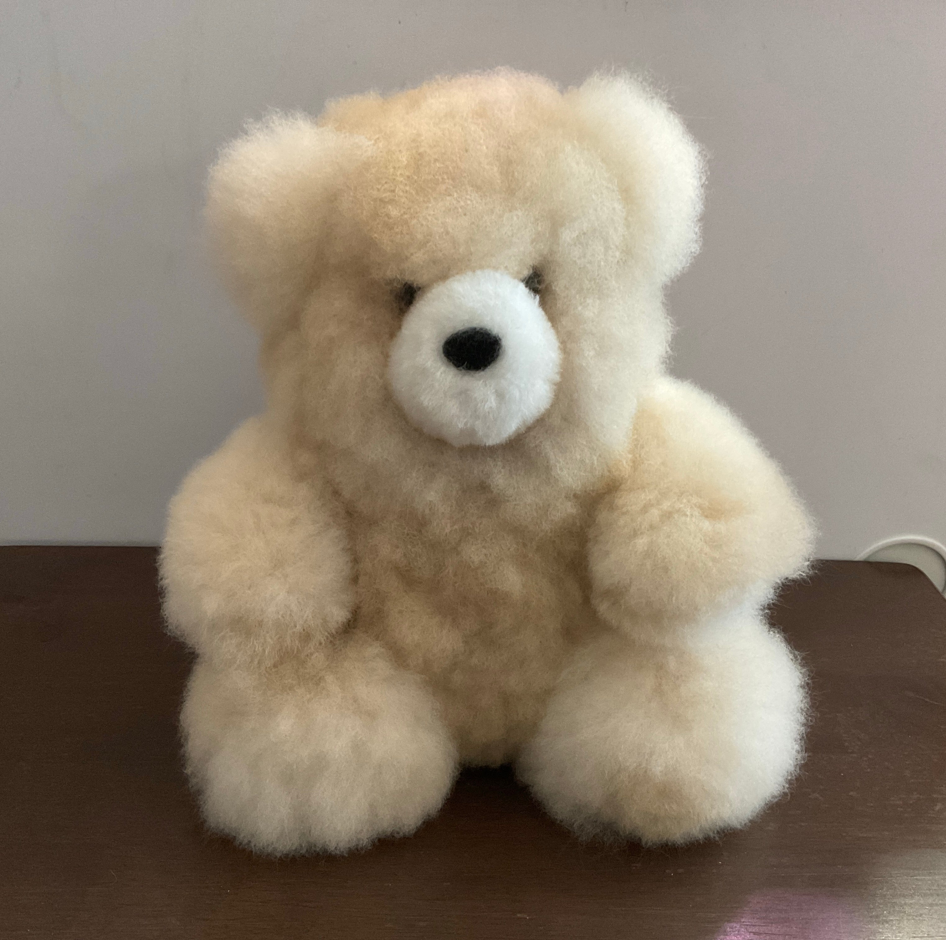 Kusi Friends Sitting Bear (24cm) - Baby Alpaca Fur Animal